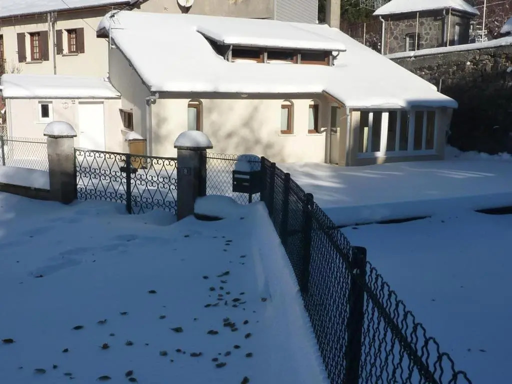 Maison au Mont-Dore avec jardin clos, idéale pour 10 personnes - FR-1-608-120
