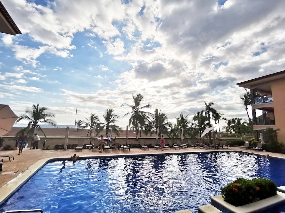 Beachfront Jaco Condos - Fully Equipped - 6 Pax