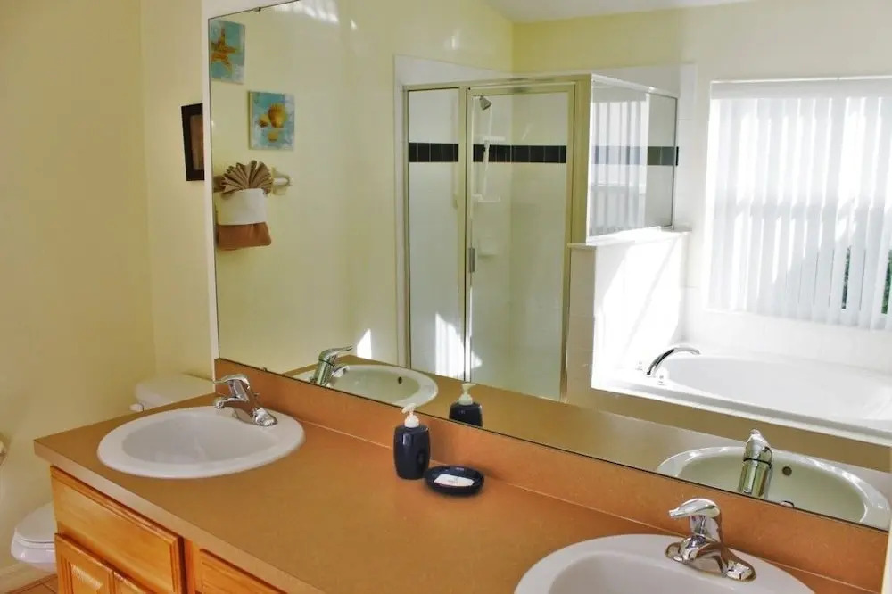 Family Friendly 4 Bed/3 Bath SPA-Pool Home in High