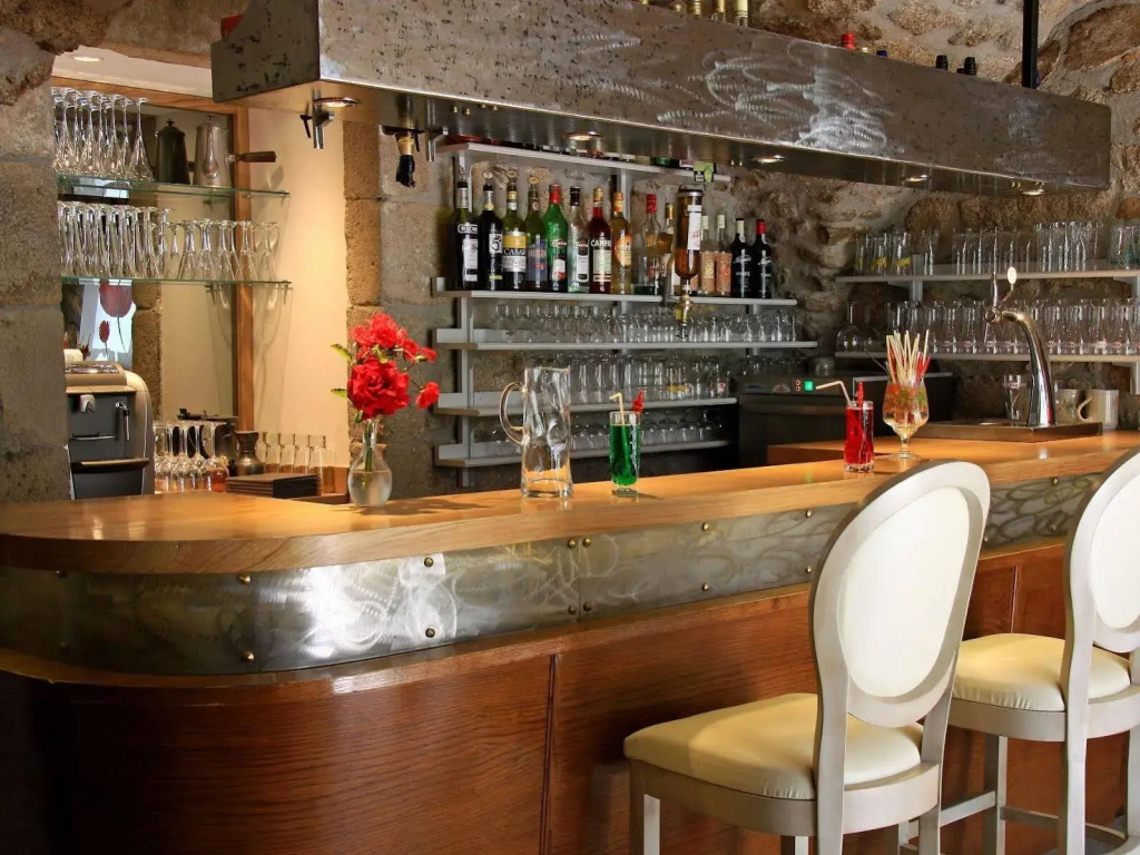 Logis Hôtel Restaurant Le Chêne Vert