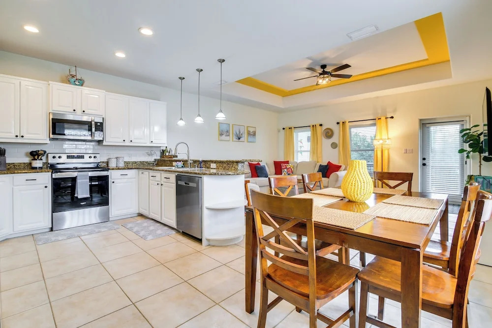 Steps to Beach: Oceanside Townhome w/ Heated Pool