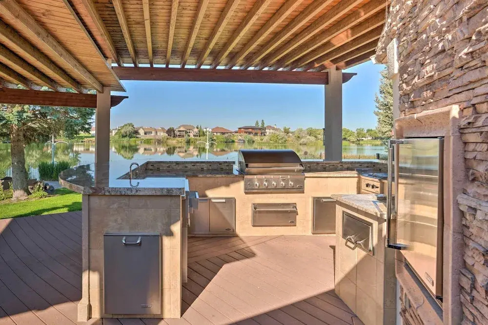 Moses Lake Retreat w/ Salt Water Hot Tub!