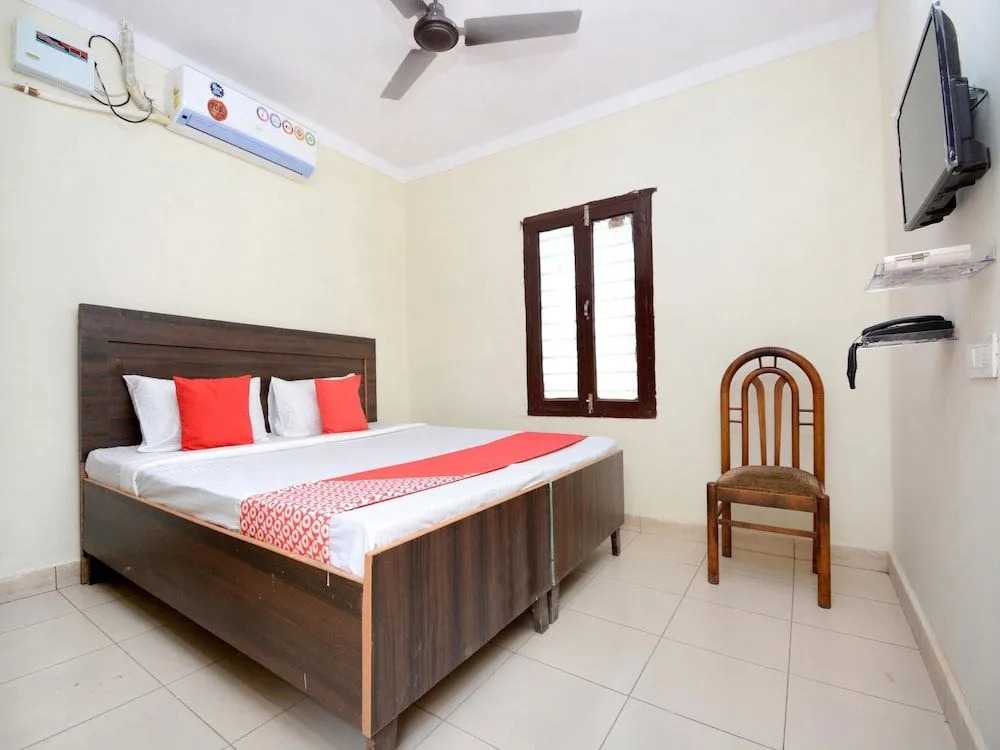 Oyo 30943 Hotel Tourist