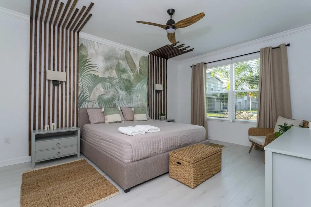 Gorgeous 8B 7BA Melbournbeach w Pool Dock Beach
