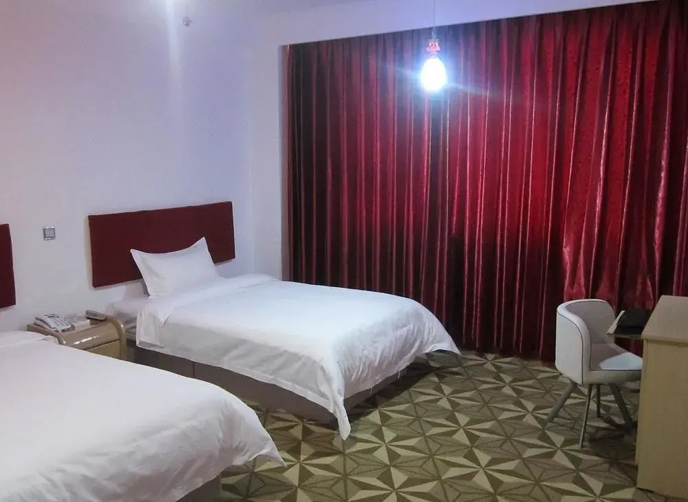 Main Peak Hotel (Baishan West Passenger Transport Terminal 16 Middle School Branch)