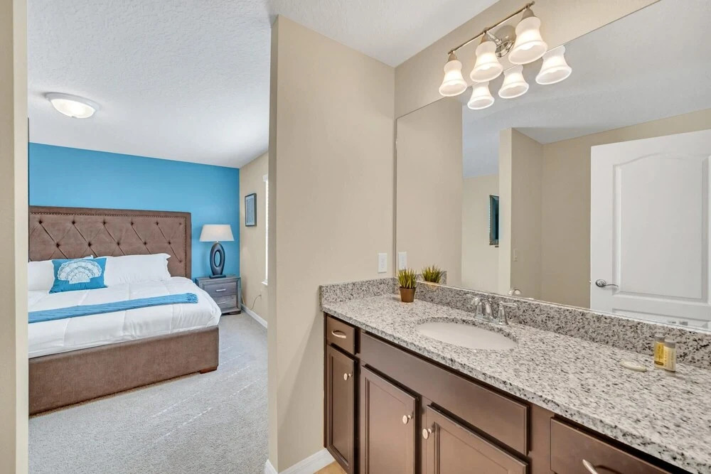8BR Home Sleeps 16 - With Pool Hot Tub Games