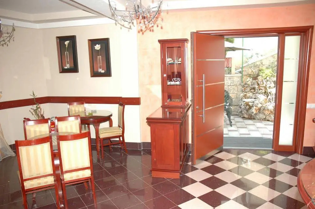 Villa Mia Suites