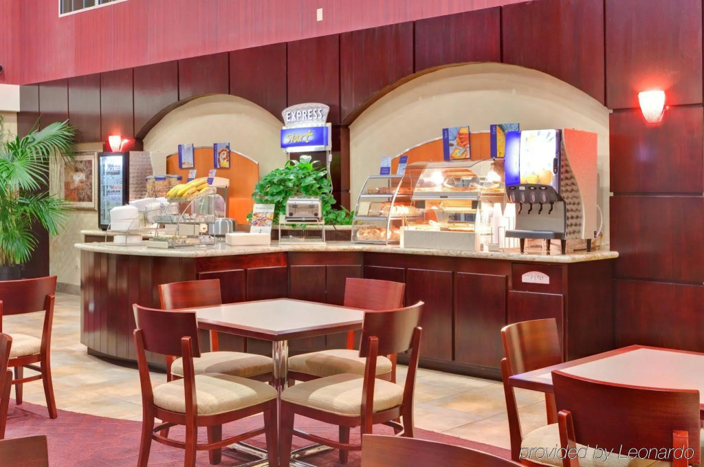 Holiday Inn Express Hollywood Walk of Fame by IHG