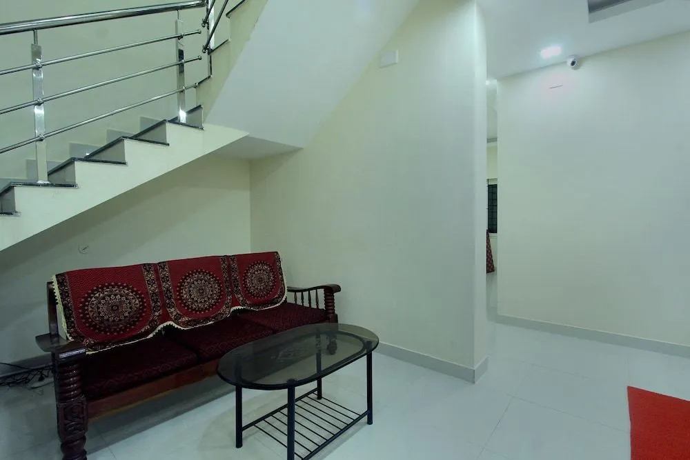 Oyo 26193 Hotel Maple Suites