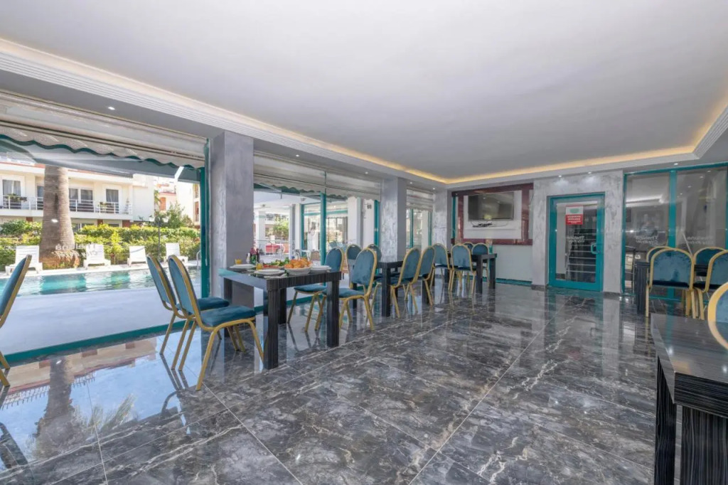 Theluna City Hotel