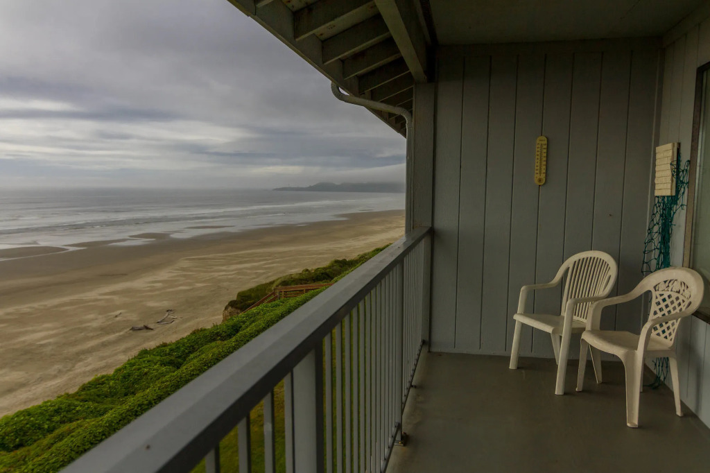 Nye Beach Condos at Pacific Crest