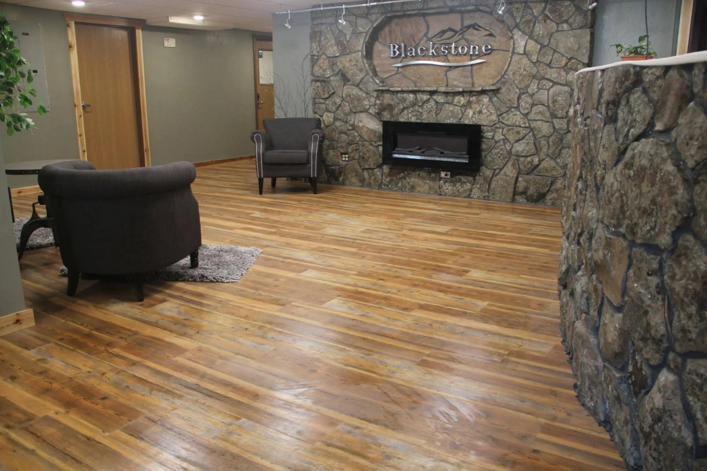 Blackstone Lodge and Suites