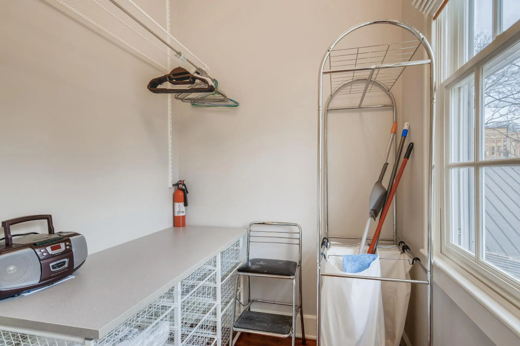Texas Capitol Loft - 30 Day or More Rental - by PMI Austin Metro