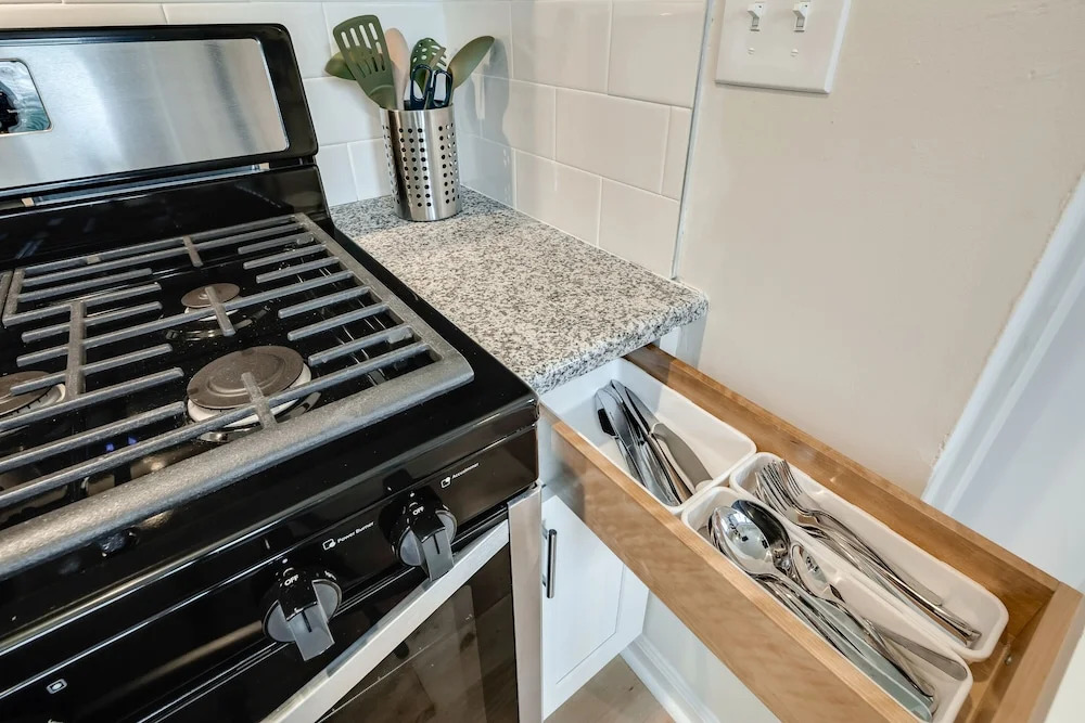 Great Location-steps to Rittenhouse 2 BED 1 Bath