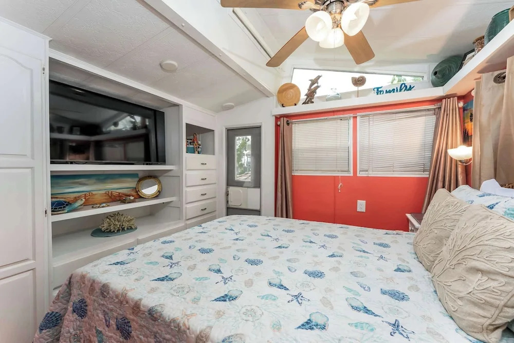Charming 1BR Waterfront Retreat With Private Patio