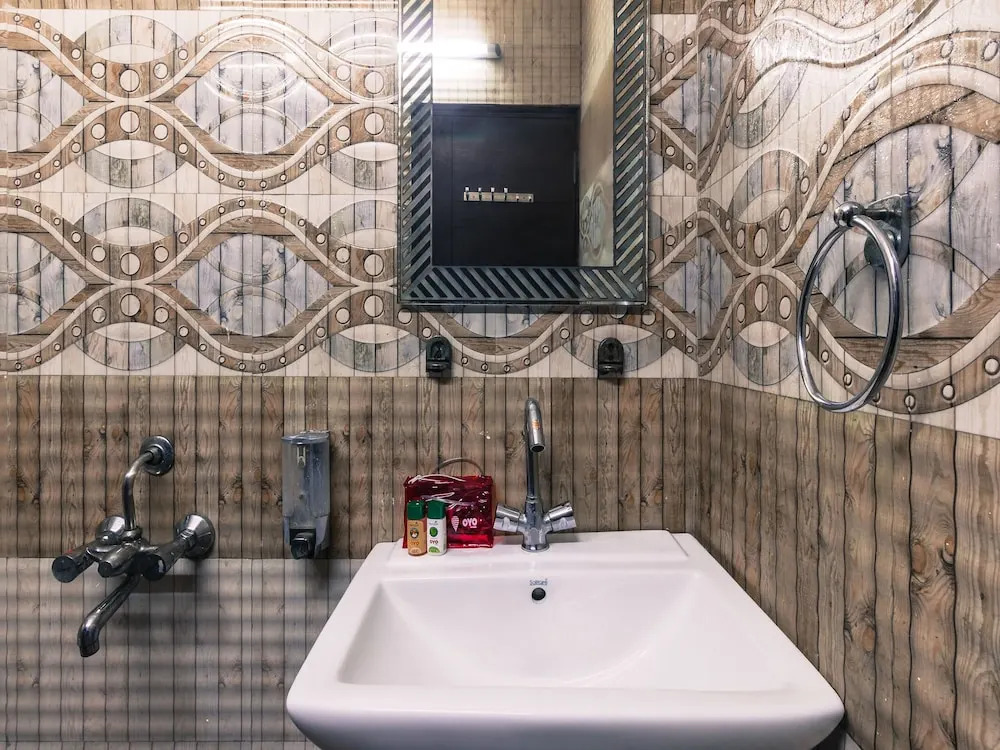 OYO 2558 Hotel R K Residency