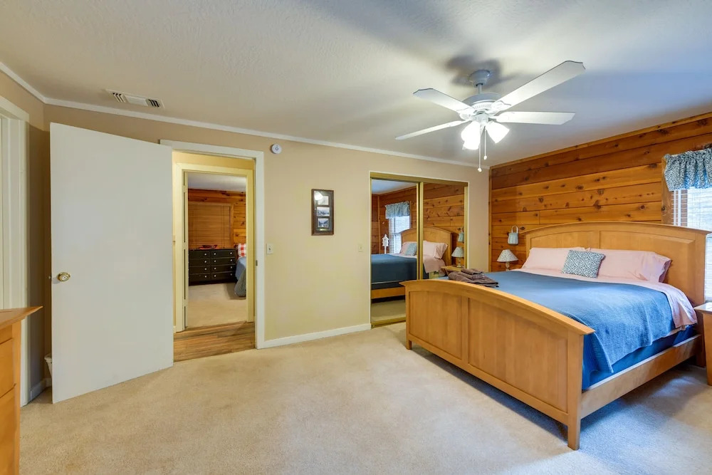 11 Mi to Apple Hill: Pollock Pines Resort Cabin