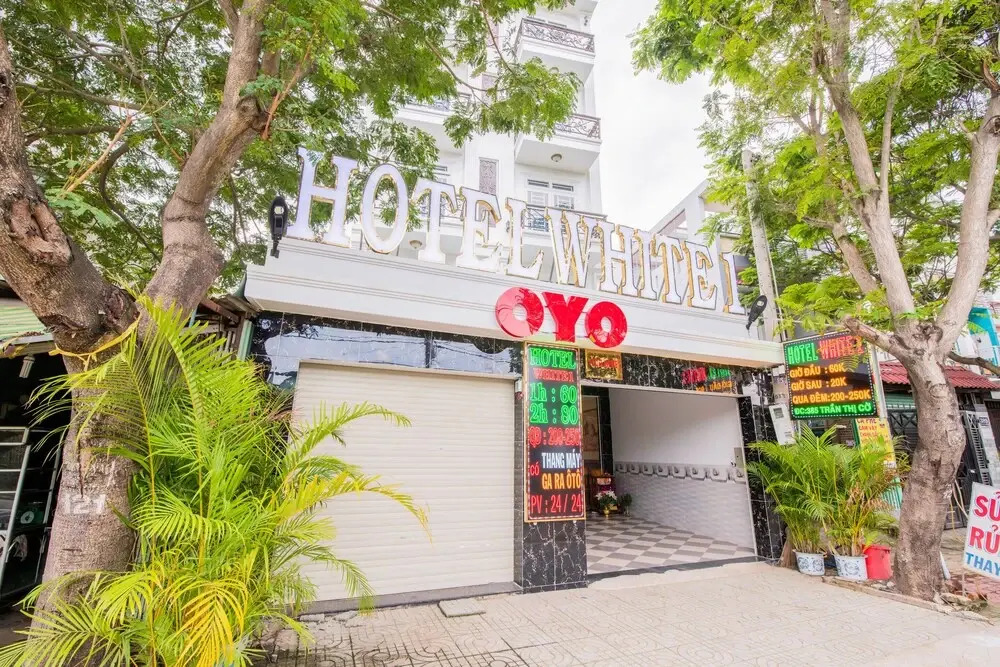 White 1 Hotel by OYO Rooms