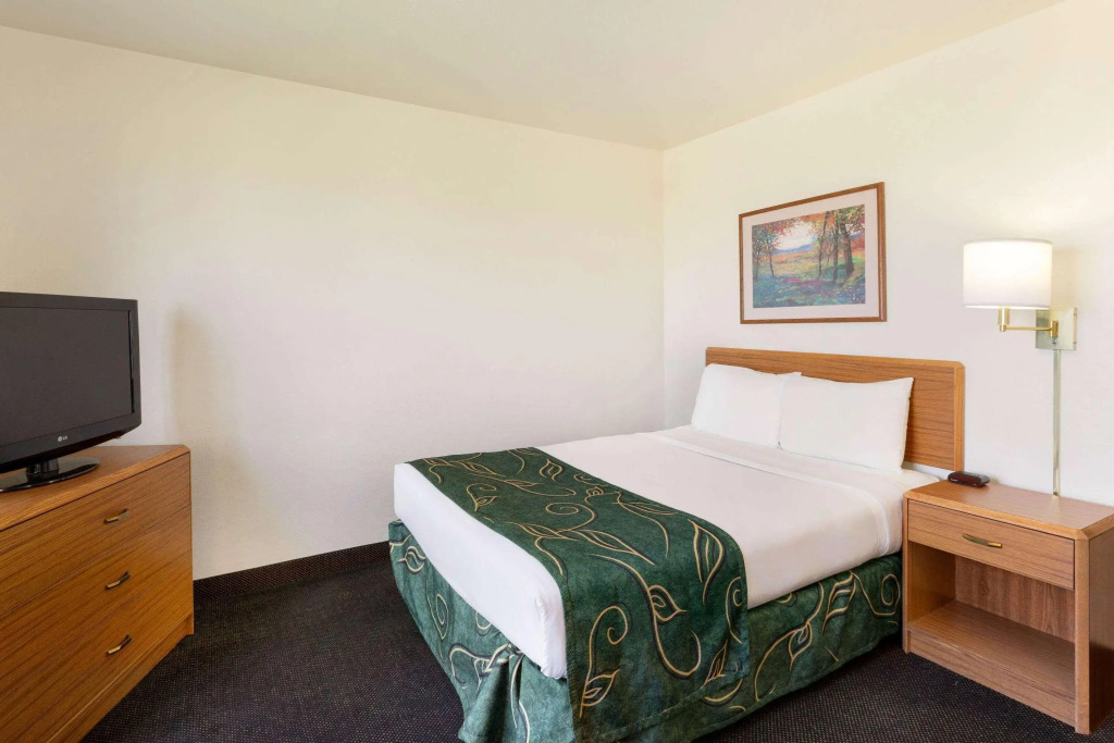 Travelodge by Wyndham Sharon Springs