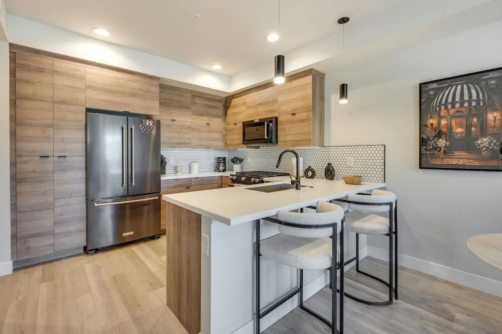 Sleek, Modern Denver Area Gem in Planned Community