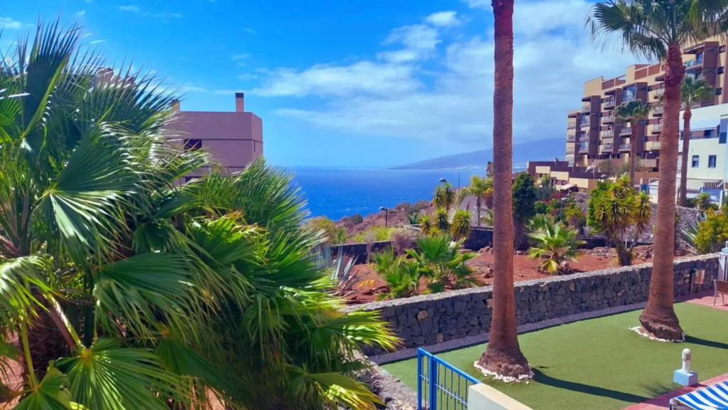 Duplex with sea views, garden and terrace