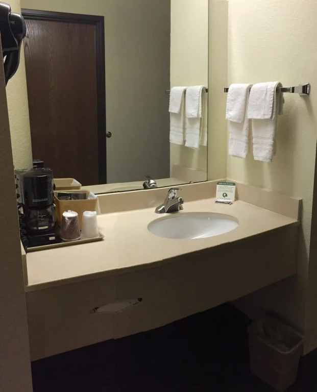 Americas Best Value Inn & Suites Star City