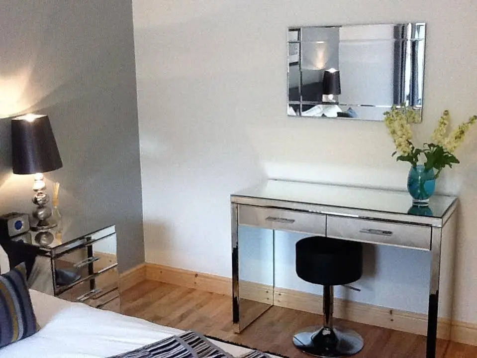 Flat 4 Summertown Court