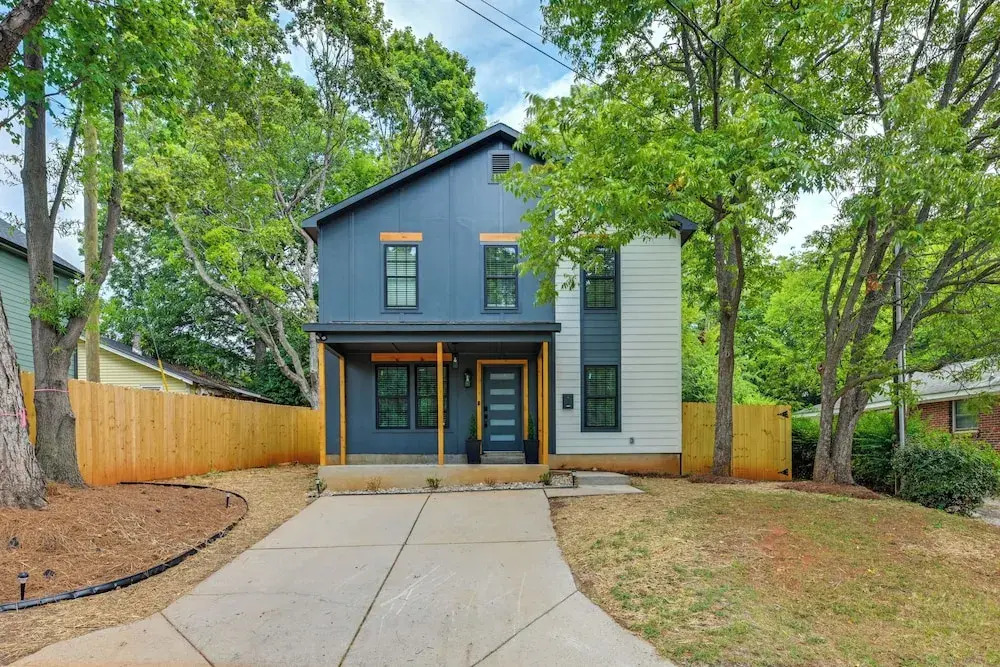 2 Mi to Uptown Charlotte: Family Home w/ Game Room