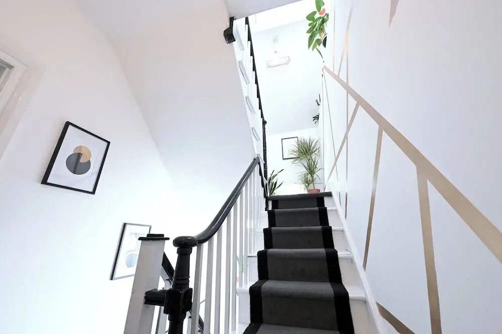 Close to Tube - Free Parking - Pet Friendly