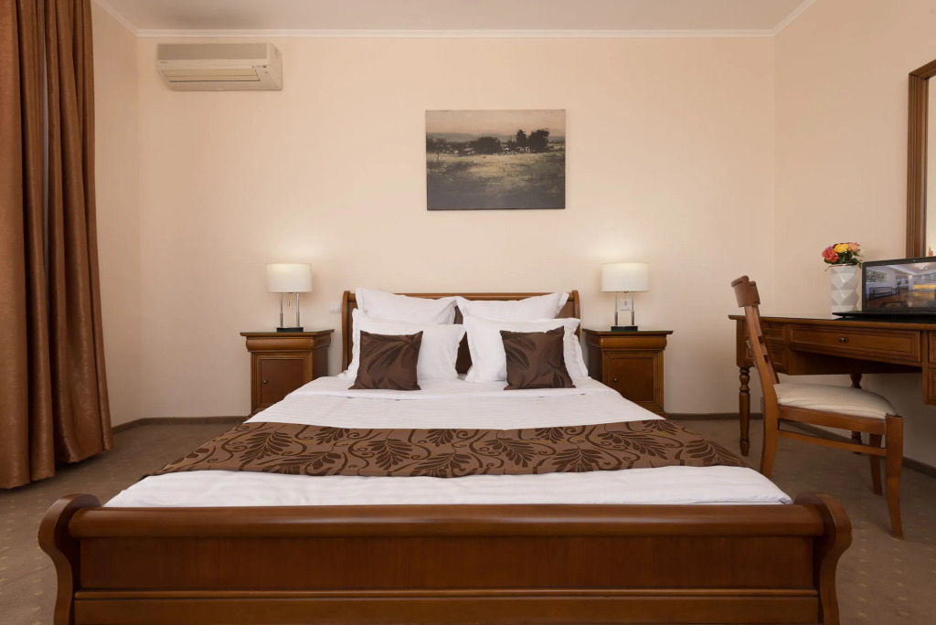 Hotel Athos R.M.T