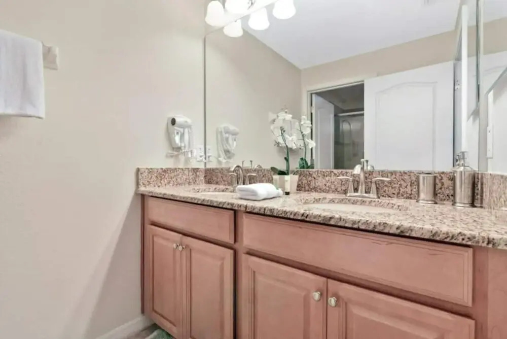 8937 Perfect for Your Vacation Close Disney