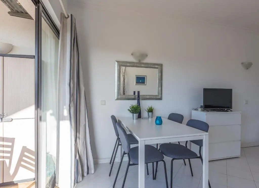 Modern Top Floor Apartment 60m2 - Balcony with Pool & Sea View - Vilamoura