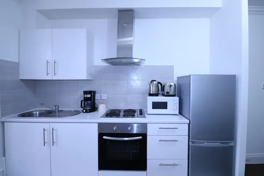 Lovely & Spacious 2 Bedroom APR Queensway