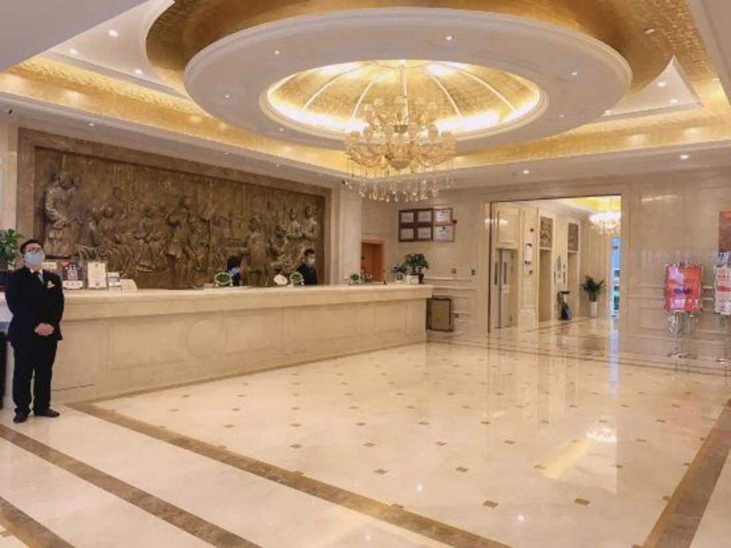 Vienna International Hotel (Baoji High-speed Railway Station)