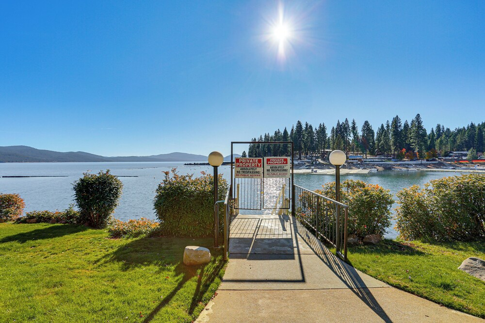 Private Boat Slip & Views: Lake Almanor Getaway!