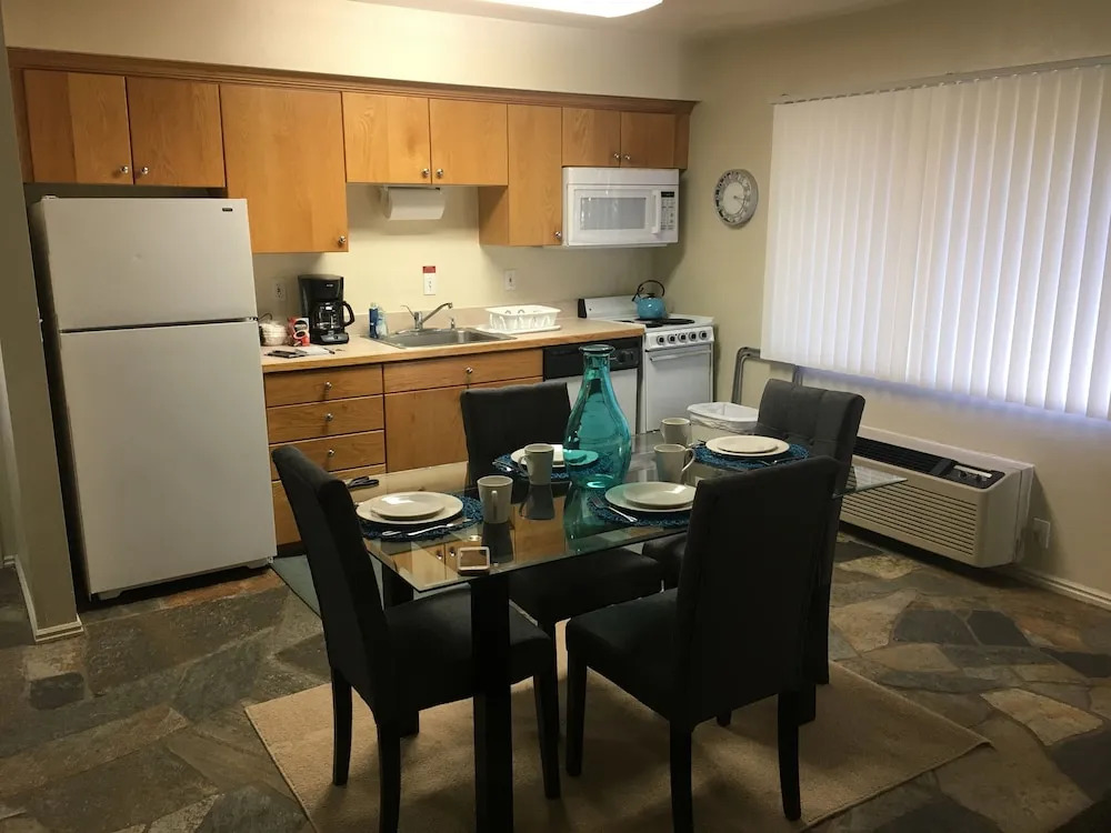 Parkway Suites