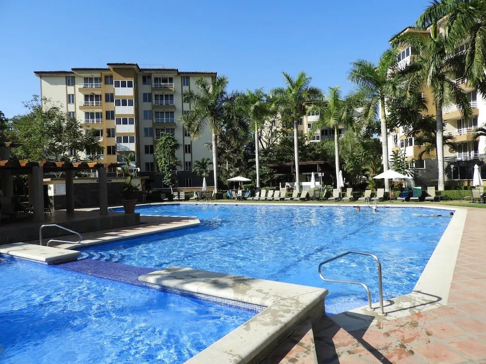 Costa Linda walking distance to the beach