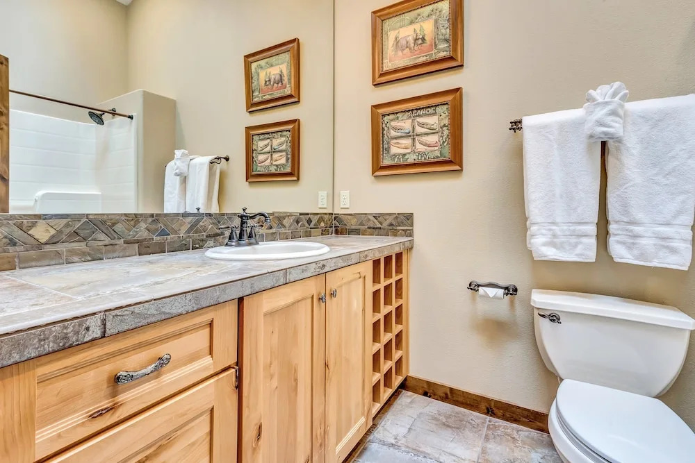 13 Vine Maple Home 5 Bedrooms 5.5 Bathrooms Home