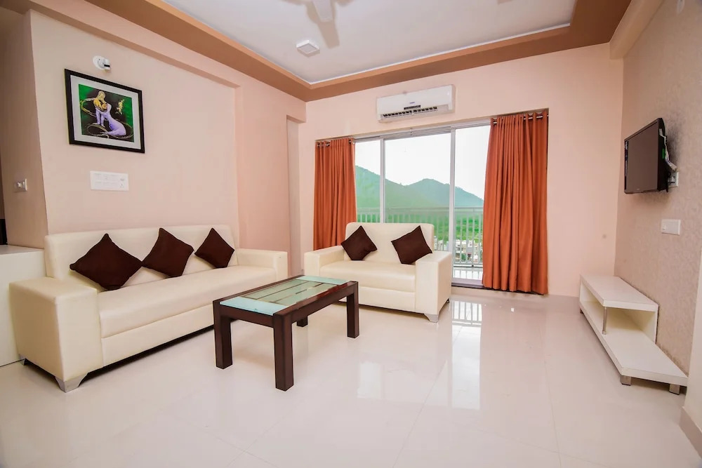 OYO 9670 Hotel GG Holiday Home