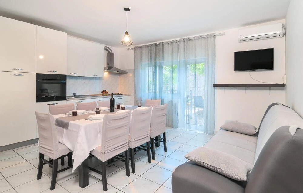 Awesome Home in Dugi Rat With Wifi and 3 Bedrooms