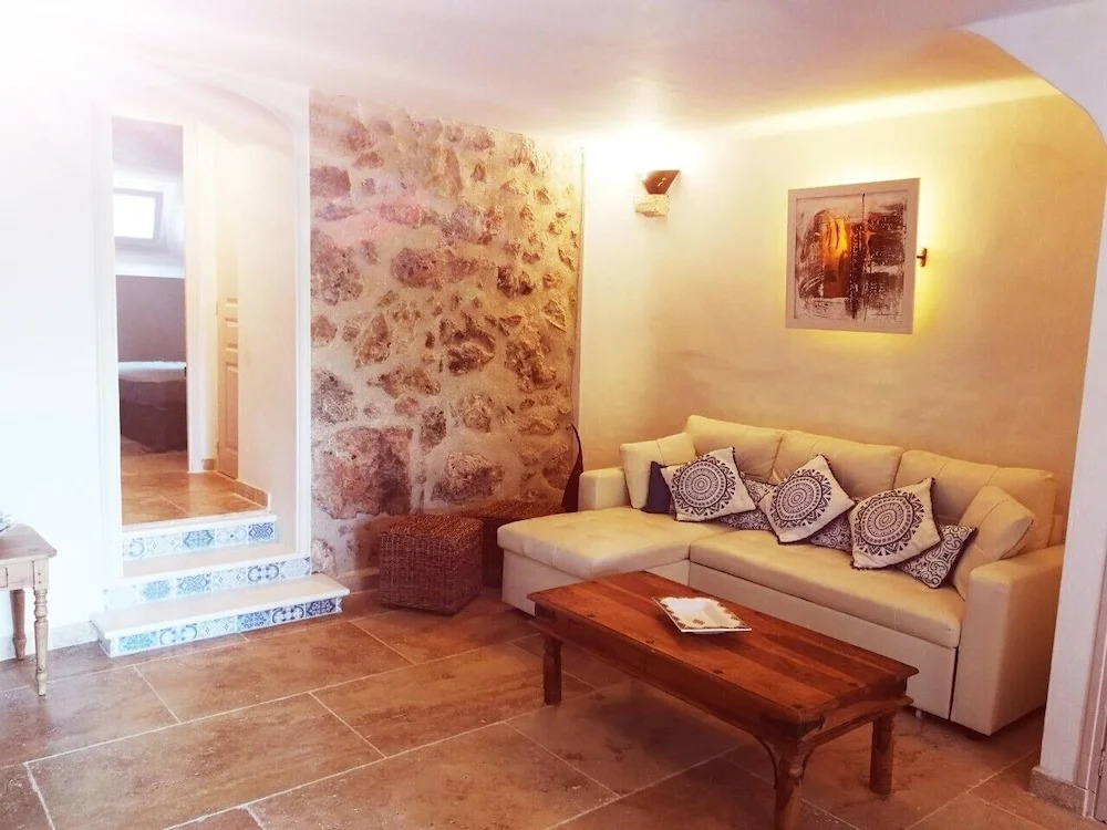 Bastide Provençale Les Mûriers dEngaspaty