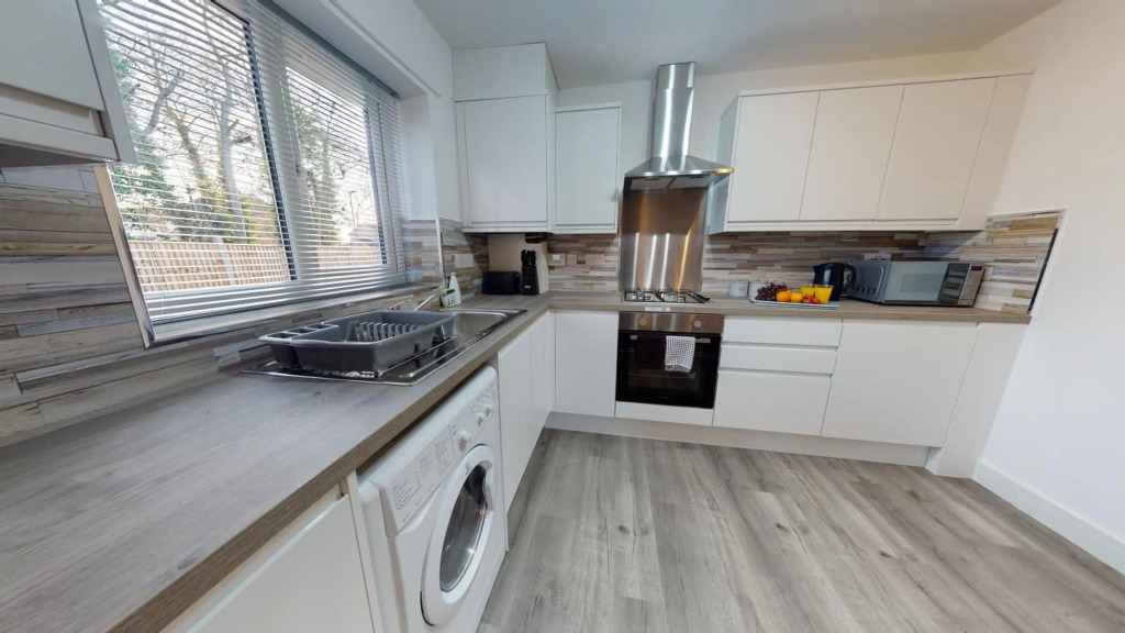 Spacious 2 Bedroom Corporate Apartment by Srk Serviced Accommodation