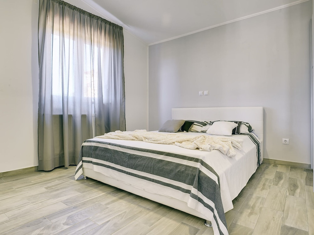 Boutique Villa in Peroj With Garden