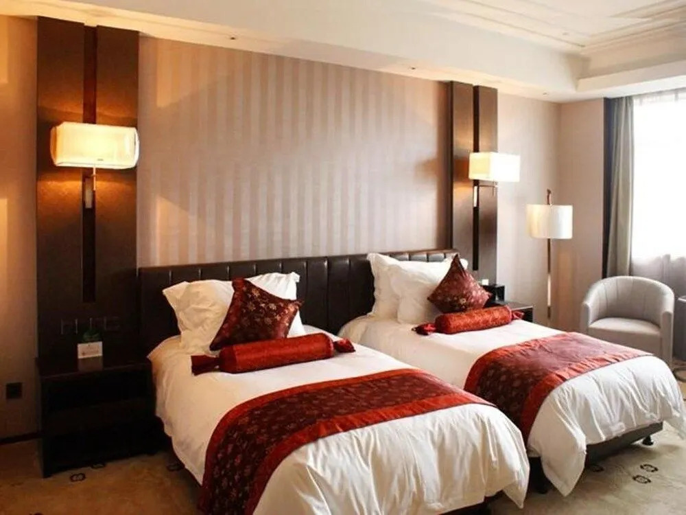Lakeside Hotel