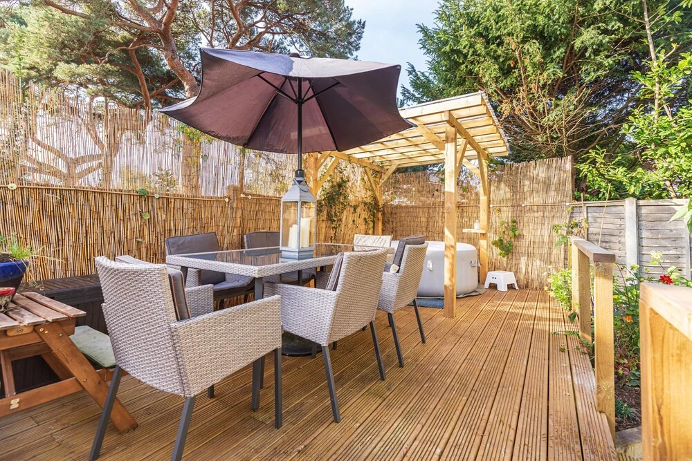The Christchurch Hideaway, Hot Tub , 2 Bedrooms
