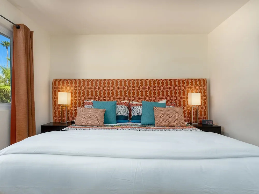 Celebrity Hideaway at Movie Colony East