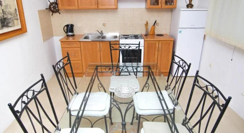 Lolas Apartments