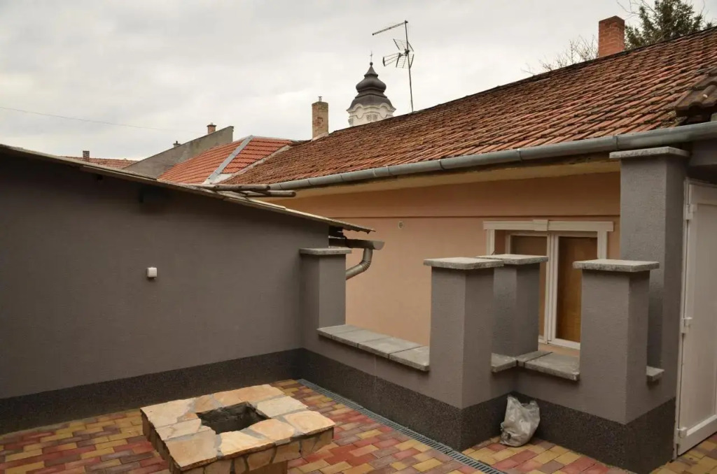 Bence Castle House