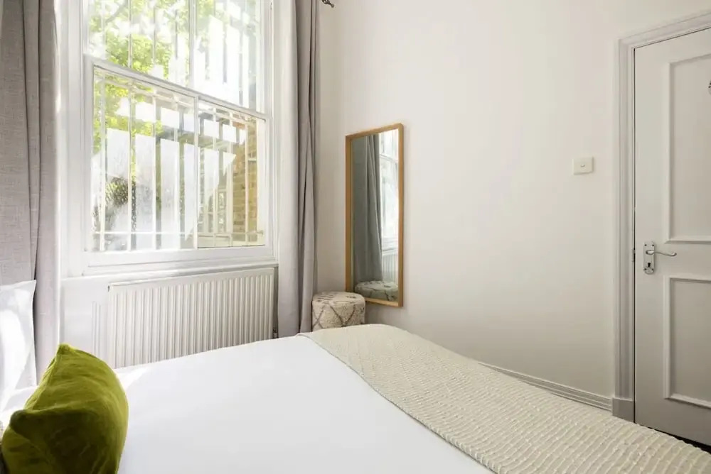 Spacious Apartment With Office Rear Terrace