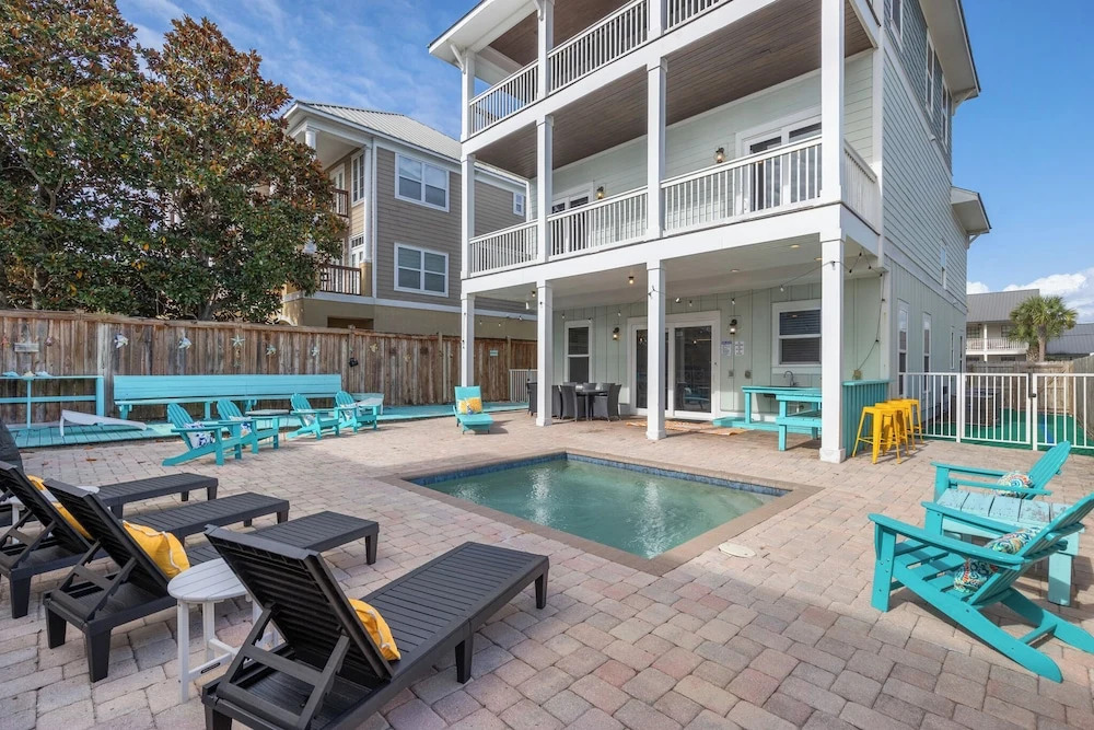 Three Master Bedrooms! Easy Beach Access! Gulf Views